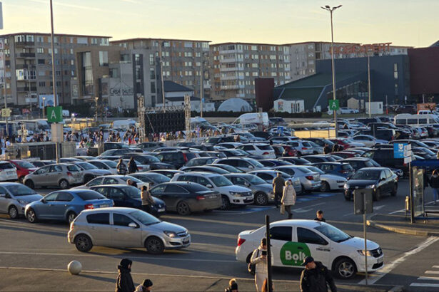 foto asalt la mall urile din constanta autobuzele nu mai intra in parcari din cauza aglomeratiei 677a8f9e8c23d