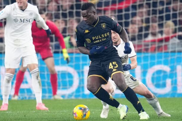 foto ce a putut sa faca in noaptea de anul nou mario balotelli atacantul zero al lui dan sucu la genoa 6774ec88dac17