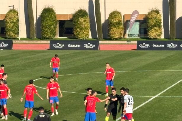 foto exclusiv mircea lucescu in tribune la meciul fcsb ului seful unei rivale ii spioneaza pe campioni 6781140744a03