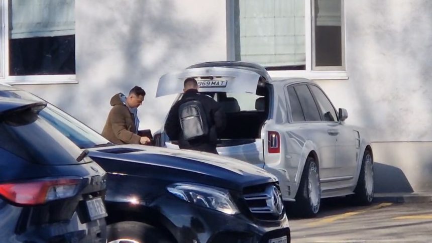 Marea împăcare! Cum a fost întâmpinat Mirel Rădoi la Universitatea Craiova și primele imagini după revenirea în Bănie 1 foto marea impacare cum a fost intampinat mirel radoi la universitatea craiova primele imagini dupa revenirea in banie 6798c0d81cd42