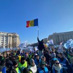 foto protest masiv in bucuresti politistii si angajatii penitenciarului poarta alba in strada impotriva ordonantei trenulet 678a3b0aa2a1a