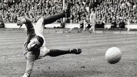 foto si video a murit cel mai tanar debutant din istoria lui manchester united care la 16 ani apara poarta diavolilor rosii 6794c5420a940