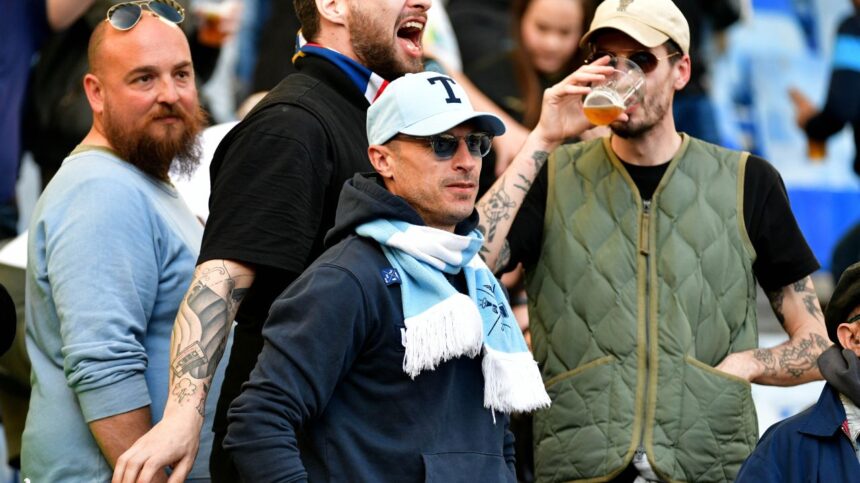 foto stefan radu ironizat in derby della capitale ce banner i au dedicat fanii lui as roma 677bdbec7ea07