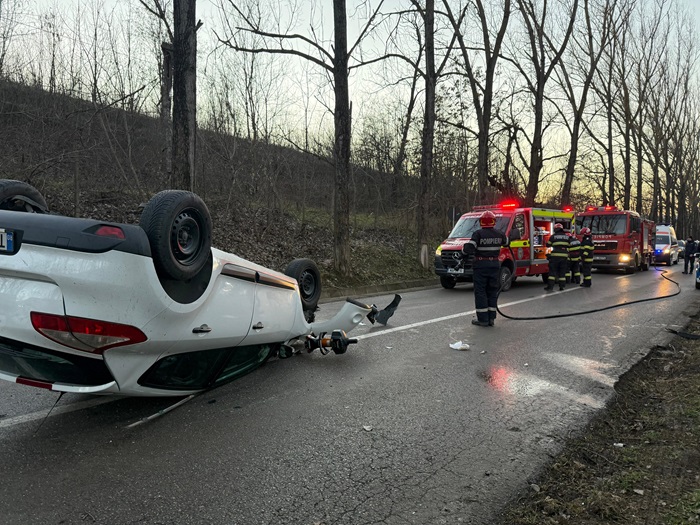 foto video accident la iesire din municipiul tulcea un autoturism s a rasturnat 677e95c6497c2