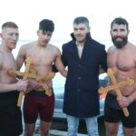 foto video ips teodosie a sfintit apele de boboteaza si la ovidiu trei tineri cu prins crucile aruncate in lacul siutghiol 677cec62b23ec