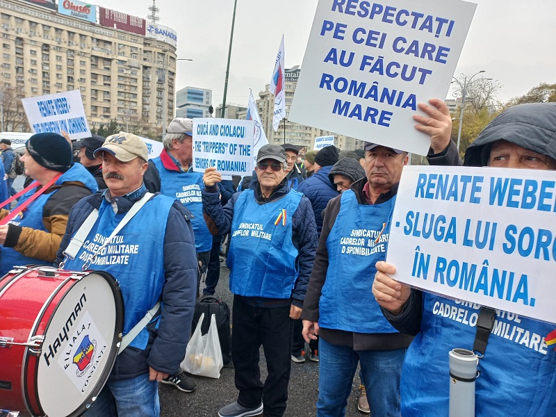 foto video sindicalistii rezervisti alaturi de reprezentantii asociatiilor si structurilor sindicale si au strigat nemultumirile in piata victoriei 6793bbc0c5912