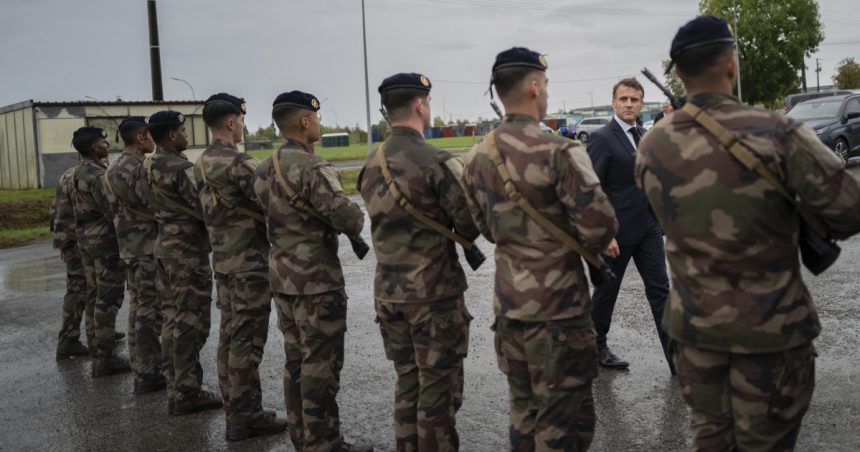Franța ia în considerare trimiterea de trupe în Groenlanda. Macron are o întâlnire astăzi cu premiera Danemarcei. 1 franta ia in calcul posibilitatea de a trimite trupe in groenlada macron se intalneste azi cu premiera danemarcei 6798ac558794a