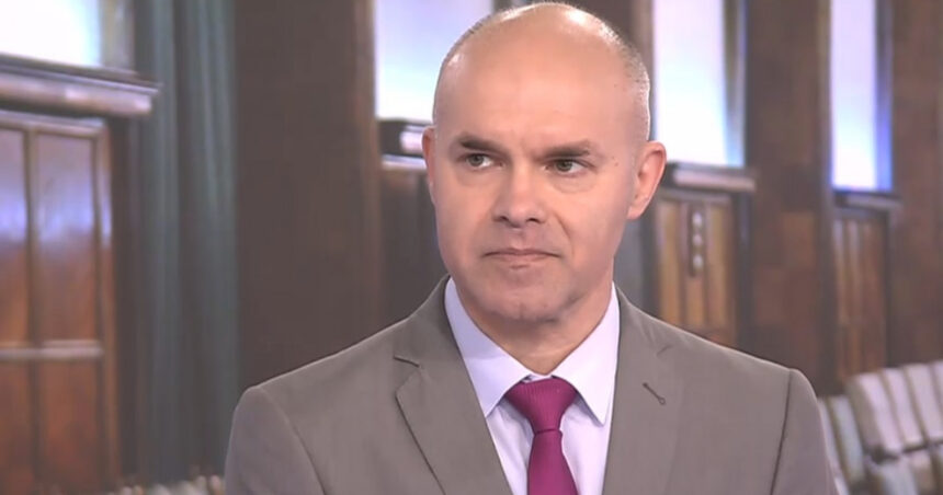 Funeriu: „Solicit CCR să permită candidatura lui Călin Georgescu. A obținut acel scor deoarece nu a avut contracandidați puternici” 1 funeriu solicit ccr sa lase pe calin georgescu sa candideze a avut acel scor pentru ca nu a avut contracandidati puternici 677d5c8639e9f