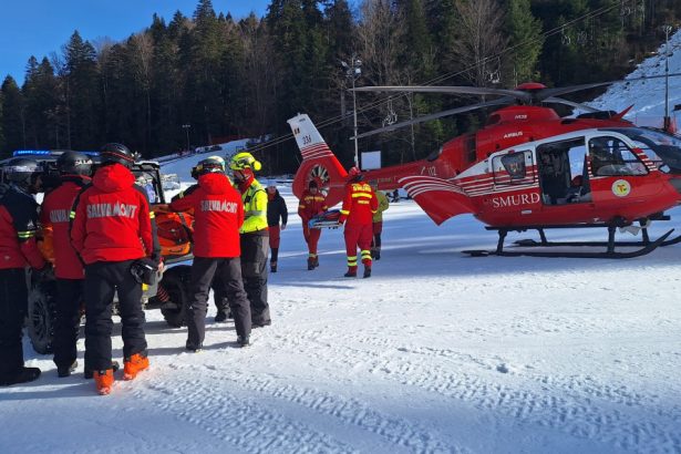 galerie foto accident grav pe o partie din azuga un barbat s a lovit grav la cap a fost solicitat un elicopter smurd 679648a181dc4