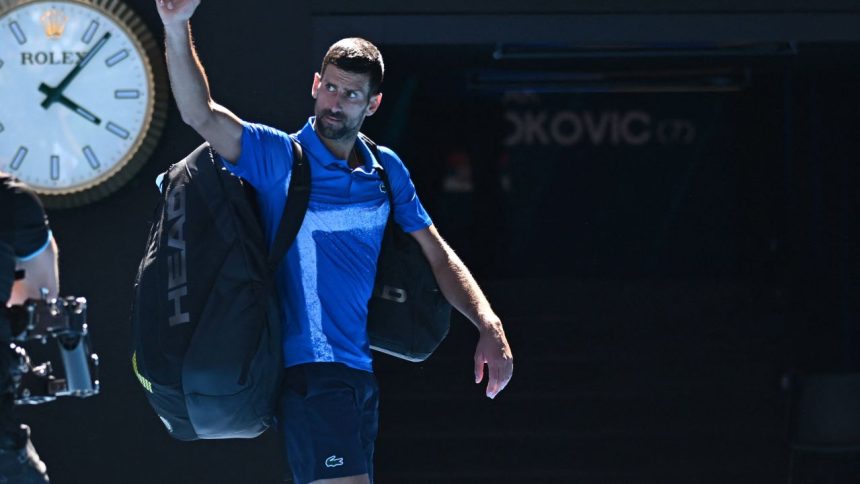 galerie foto ar trebui suspendat pe viata prezentatorul australian care l a insultat pe djokovic in pericol 679b6ada8bc20