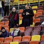 galerie foto becali da moda cum au aparut fanii lui fcsb cu doua ore inainte de meciul cu manchester united 679bc6603a0e8