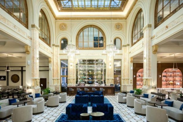 galerie foto bijuteria aleasa de manchester united la bucuresti au luat un intreg hotel ca sa nu fie deranjati 6797d562e9cb2