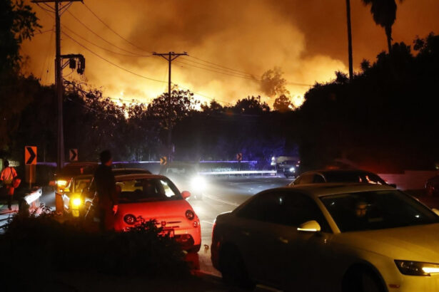 galerie foto ce sunt vanturile diavolului care alimenteaza incendiile devastatoare din california imagini cu dezastrul 677e8d2846345