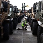 galerie foto cel mai mare exercitiu nato din europa de est sute de vehicule militare britanice incarcate pe feriboturi si trimise in romania 678a8a4fcc725