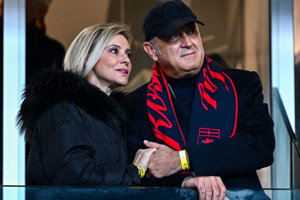 galerie foto cu dan sucu in tribuna genoa a castigat si s a distantat de zona retrogradabila din serie a 67987378a2fc3