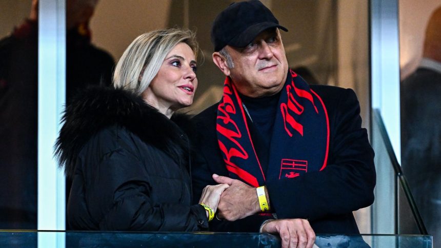 galerie foto cu dan sucu in tribuna genoa a castigat si s a distantat de zona retrogradabila din serie a 67987378a2fc3