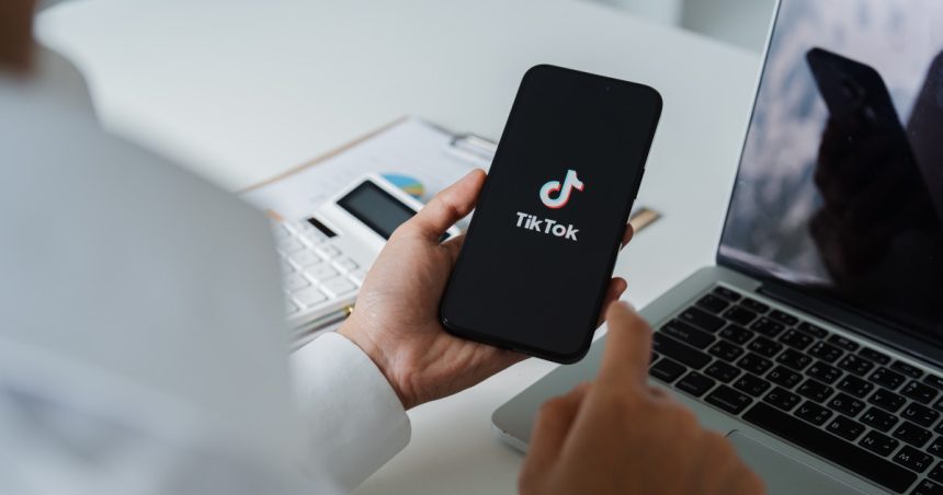 galerie foto cum au ajuns telefoanele iphone sa se vanda cu zeci de mii de euro pe e bay legatura cu tiktok 6790ed4168a3f