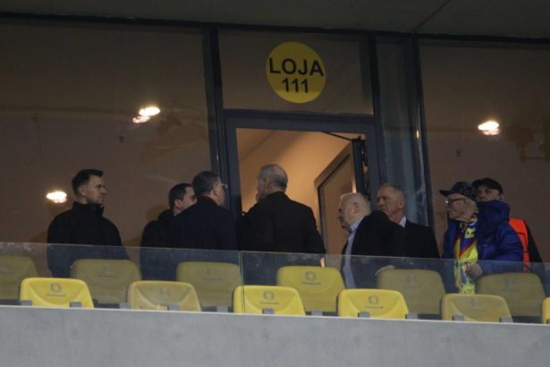 galerie foto in loja cu rivalul cu cine a fost surprins gigi becali la fcsb manchester united 679be605a1724
