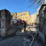 galerie foto incendiu la o cladire a liceului timpuri noi din bucuresti intervin zece autospeciale ale pompierilor 677a956b2f57a