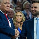 galerie foto jd vance adjunctul lui donald trump care il considera pe republican un hitler al americii ce capcane il asteapta pe vicepresedinte 678dd9c17d473