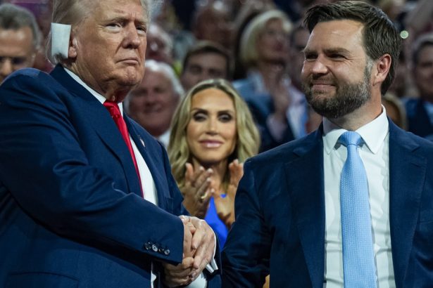 galerie foto jd vance adjunctul lui donald trump care il considera pe republican un hitler al americii ce capcane il asteapta pe vicepresedinte 678dd9c17d473