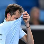 galerie foto mai dureros nu se poate medvedev epuizat si eliminat in turul doi la australian open 2025 678a558d3ae04