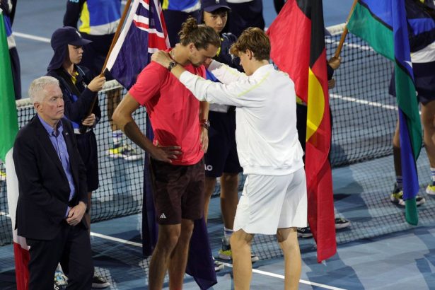 galerie foto momentul finalei australian open 2025 reactia lui sinner dupa ce zverev a inceput sa planga 679624f868122