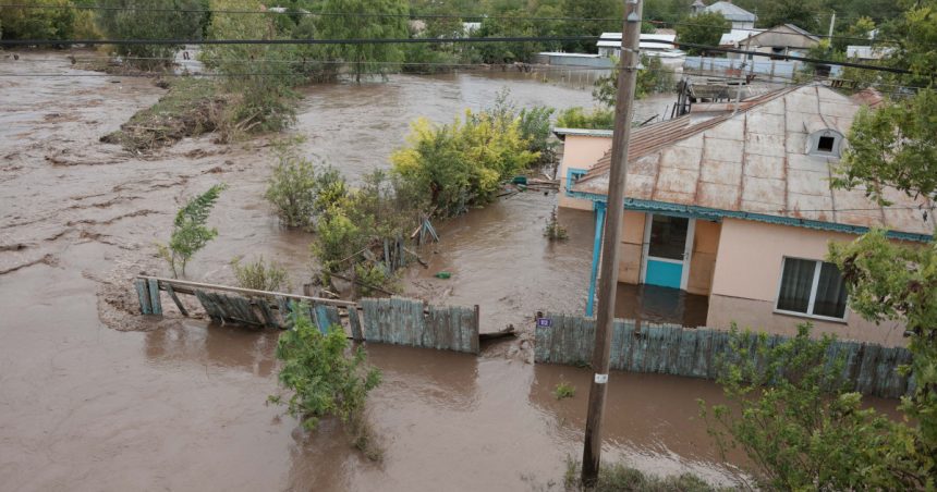 galerie foto persoanele afectate de inundatiile din galati asteapta degeaba noi despagubiri cum e intretinuta aceasta situatie 679c72f3e9a7d
