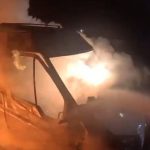 galerie foto un microbuz care transporta marfa a luat foc in mers pe o strada din arad vehiculul a ars in intregime 678f6364662e6