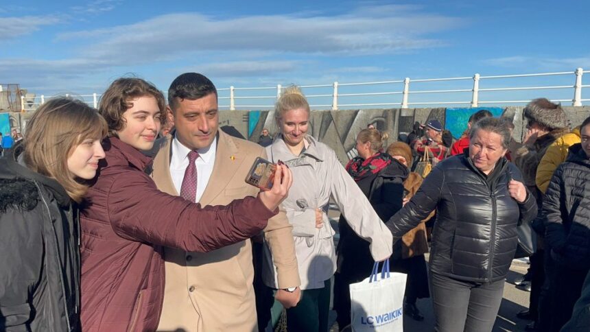 George Simion, baie de mulțime la Constanța de Bobotează 1 galerie fotovideo george simion baie de multime la constanta de boboteaza 677c573e11198