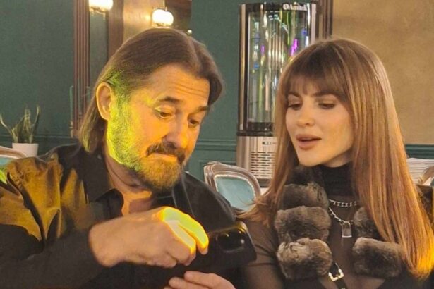gheorghe gheorghiu implineste astazi 71 de ani petrecerea surpriza pusa la cale de fiica si sotia sa venite din statele unite fiind revelionul cadouri nu prea primesc 67754e4dc40e3
