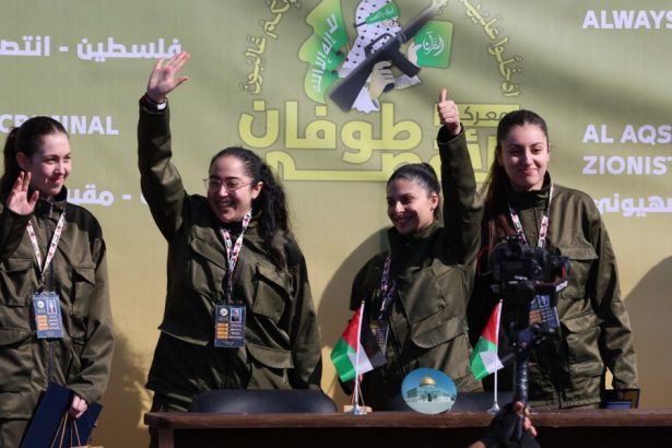 hamas a eliberat alte patru ostatice in schimbul lor israelul va elibera 200 de palestinieni din inchisori 6794c21c8fb8c