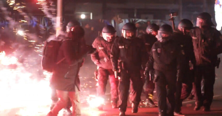 Haos în UE de Revelion din cauza petardelor și artificiilor; oficialii nemți cer restricții după ce cinci oameni au murit de Anul Nou. 1 haos in ue de revelion din cauza petardelor si artificiilor oficialii nemti cer restrictii dupa ce cinci oameni au murit de anul nou 6776d90ee49c8