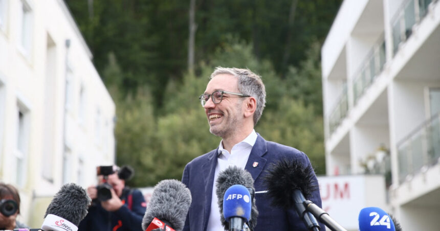 herbert kickl a fost insarcinat de presedintele austriei cu formarea unui nou guvern extrema dreapta ar putea ajunge din nou la putere 677bea29c50e3