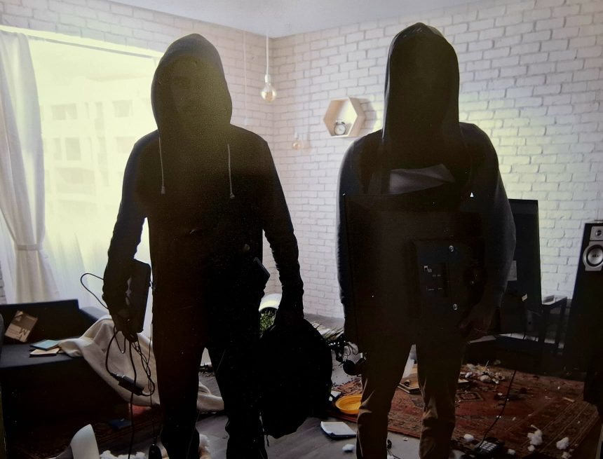 hotii au spart un apartament de pe aleea topolog din constanta locuitorii din zona care au camere de supraveghere sunt rugati sa ajute cu imagini 6795fe8a902fd