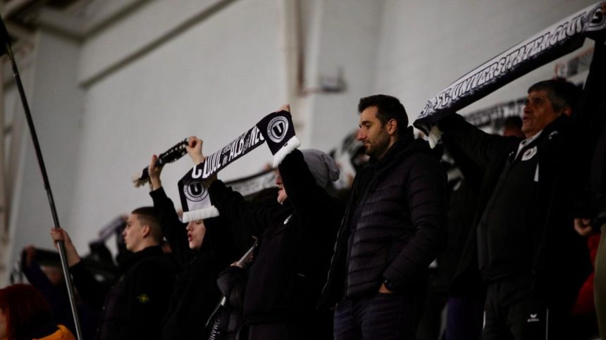 incidente la dinamo u cluj s au luat la bataie intre ei iar jandarmeria a intervenit 6793eb46a1fe2