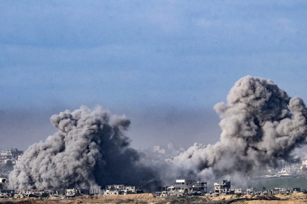 israelul a lansat atacuri in fasia gaza la ora la care ar fi trebuit sa intre in vigoare armistitiul cu hamas opt oameni au murit 678cc06544e15