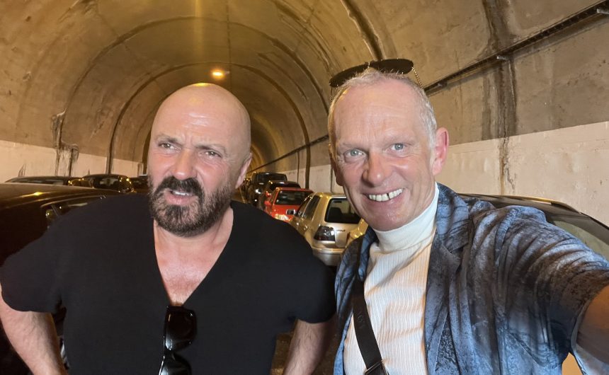 leonard miron jefuit in cimitir fostul prezentator tv experienta neplacuta in romania am gasit geanta aruncata pe o piatra de mormant 6790e55e35b82