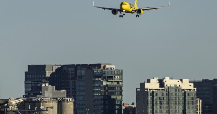 Linia aeriană low cost care schimbă regulile: nu zbori dacă ai tatuaje „ofensatoare” sau „haine transparente” 1 linia aeriana low cost care schimba regulile nu zbori daca ai tatuaje ofensatoare sau haine transparente 6793547a34ad7