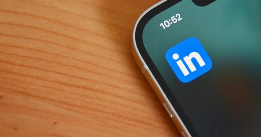 linkedin a fost data in judecata de utilizatori premium care sustin ca mesajele lor private au fost dezvaluite catre terti 67926935d285f