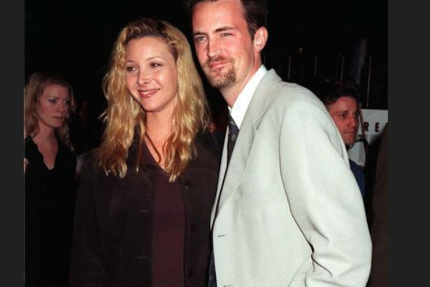 lisa kudrow a dezvaluit ca a gasit un bilet lasat de matthew perry intr un borcan de biscuiti am uitat momentul potrivit e totul 677ed0257febc