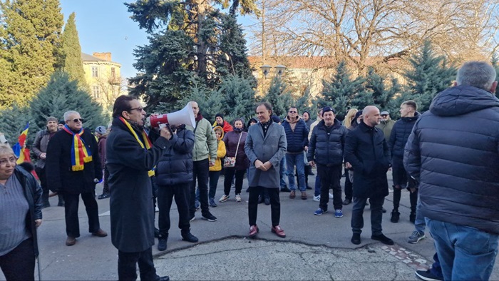 live foto protest la prefectura constanta manifestari organizate simultan in toata tara in loc sa exporte bunuri romania exporta propriii copii in cautarea unui loc de munca 678b9e0536691