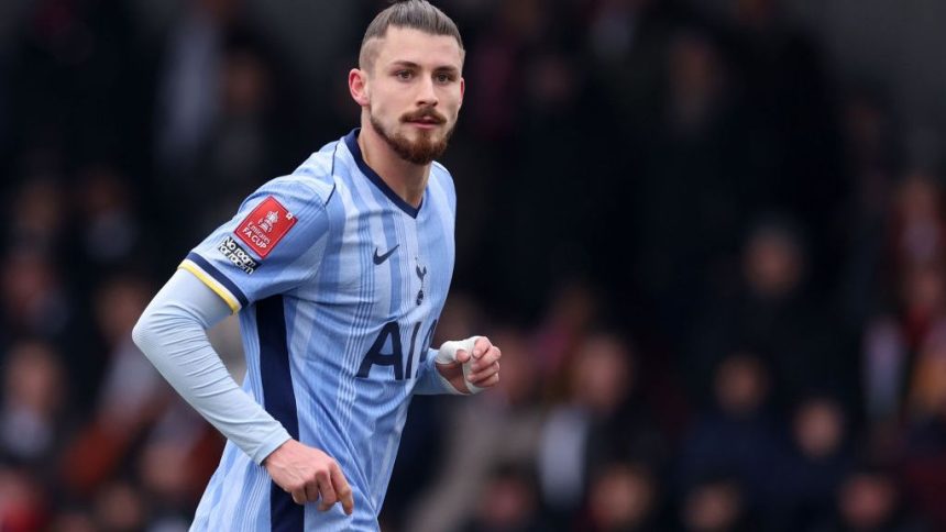 ACUM | Cu Radu Drăgușin titular, Tottenham joacă în deplasare împotriva Hoffenheim în Europa League 1 live score acum cu radu dragusin titular tottenham joaca in deplasare cu hoffenheim in europa league 679281425e8a1