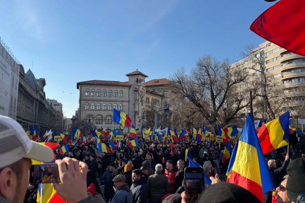 live text protest aur in capitala manifestantii au cerut demisia lui iohannis si reluarea turului doi la prezidentiale jurnalistii agresati 678425e6c312a