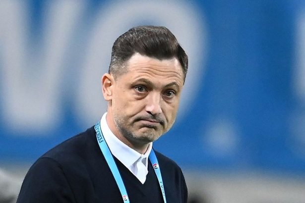 marile defecte ale antrenorului radoi acolo greseste el daca nu le rezolva nu o sa castige nimic niciodata 6799c87d8f24d