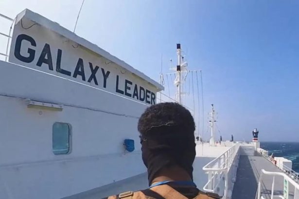 marinarul roman rapit de piratii houthi si eliberat dupa un an a ajuns la sofia cu un avion al guvernului bulgar 67928d6ad57cc