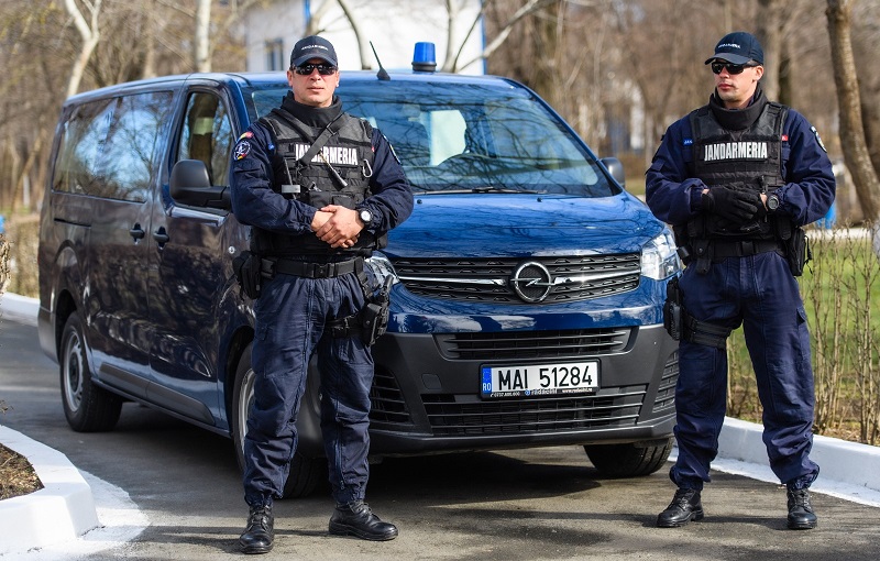 Medgidia. Tânăr prins cu droguri pe strada Industriei. Detalii despre modul în care s-a dat de gol. 1 medgidia tanar prins cu droguri pe strada industriei cum s a dat de gol 679b53e48e813
