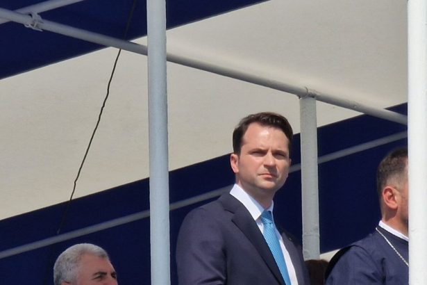 ministrul burduja ameninta companiile energetice de stat ca le lasa fara bugete daca nu reduc cheltuielile cu salariile 67966cd117e9f