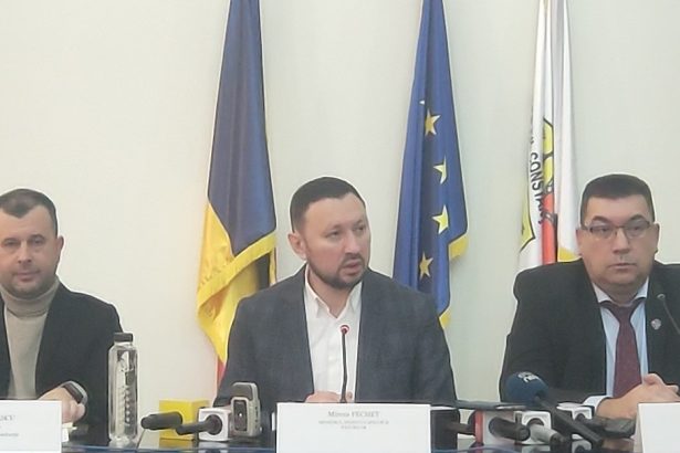 ministrul fechet mediu a venit la constanta ca sa ne spuna ca e ingrijorat de poluarea facuta de rusi la marea neagra video 678fabef2463c