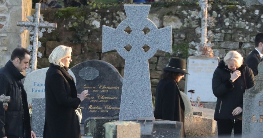 mormantul liderului francez de extrema dreapta jean marie le pen a fost vandalizat 679cee359cdae